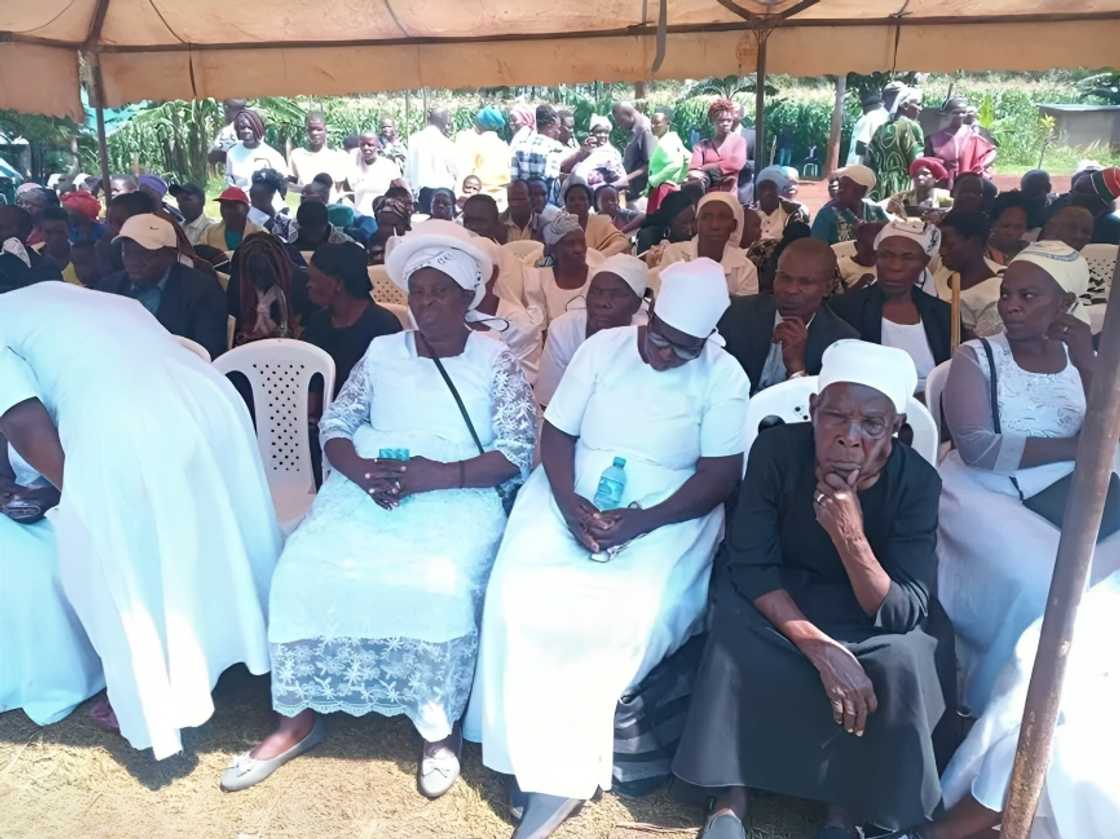 Mourners in Vihiga county as they buried five family members who died in the Kibra fire tragedy. Mourners in Vihiga county as they buried five family members who died in the Kibra fire tragedy.