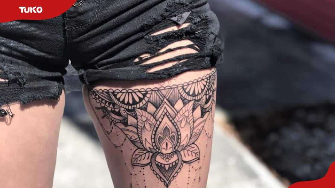 Beautiful flower tattoos for thighs Beautiful flower tattoos for thighs