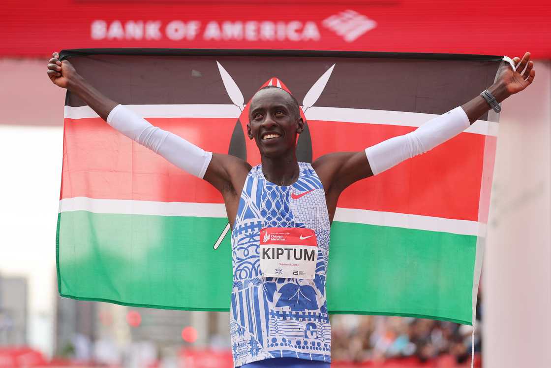 Eliud Kipchoge Ataja Sababu 3 Kwa Nini Rekodi ya Kelvin Kiptum ya Marathon Inaweza Kuvunjwa Eliud Kipchoge Ataja Sababu 3 Kwa Nini Rekodi ya Kelvin Kiptum ya Marathon Inaweza Kuvunjwa