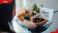 70 romantic, cute notes to put on flowers for him or her